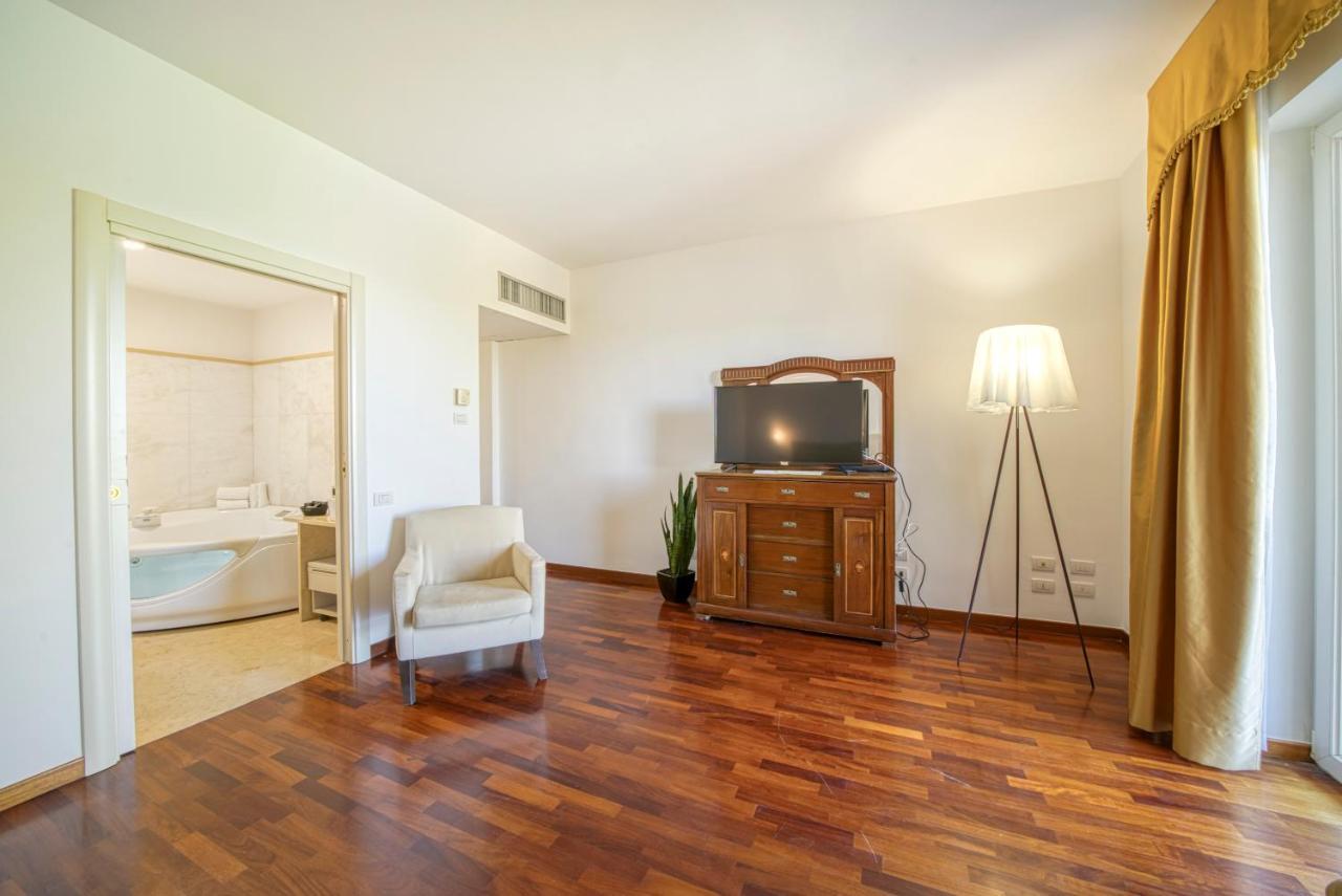 Hotel La Corte มาเตรา ภายนอก รูปภาพ